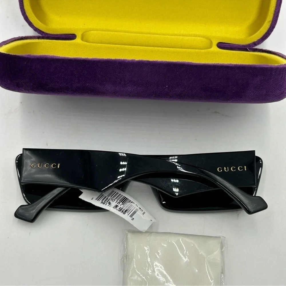 Men’s Gucci acetate square sunglasses made in Italy. Black.